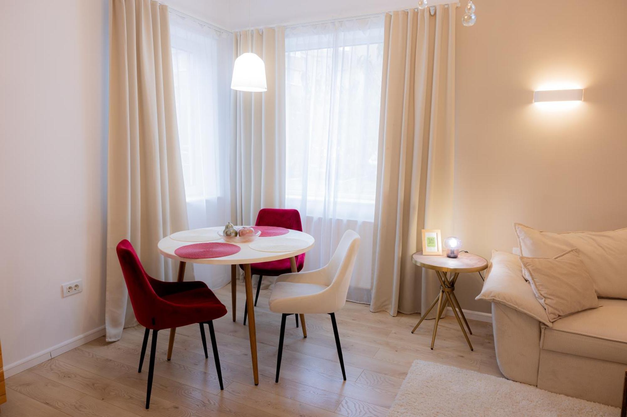 Homey Luxury- Entire House, Free Parking, Yard * Cluj-Napoca
