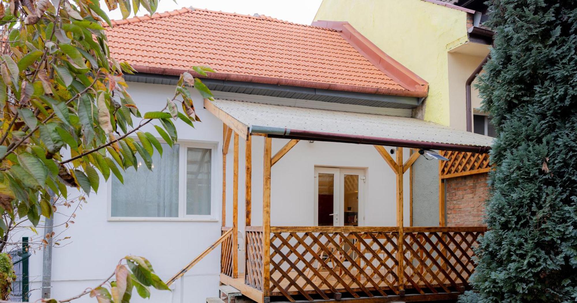 Homey Luxury- Entire House, Free Parking, Yard * Cluj-Napoca