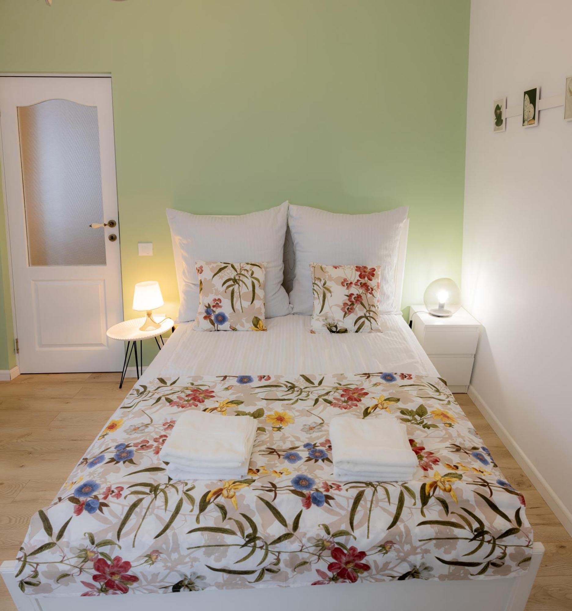 Homey Luxury- Entire House, Free Parking, Yard * Cluj-Napoca